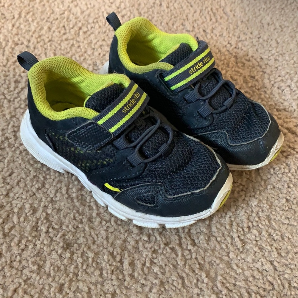 BOYS TODDLER STRIDE RITE SNEAKERS - SIZE 8.5